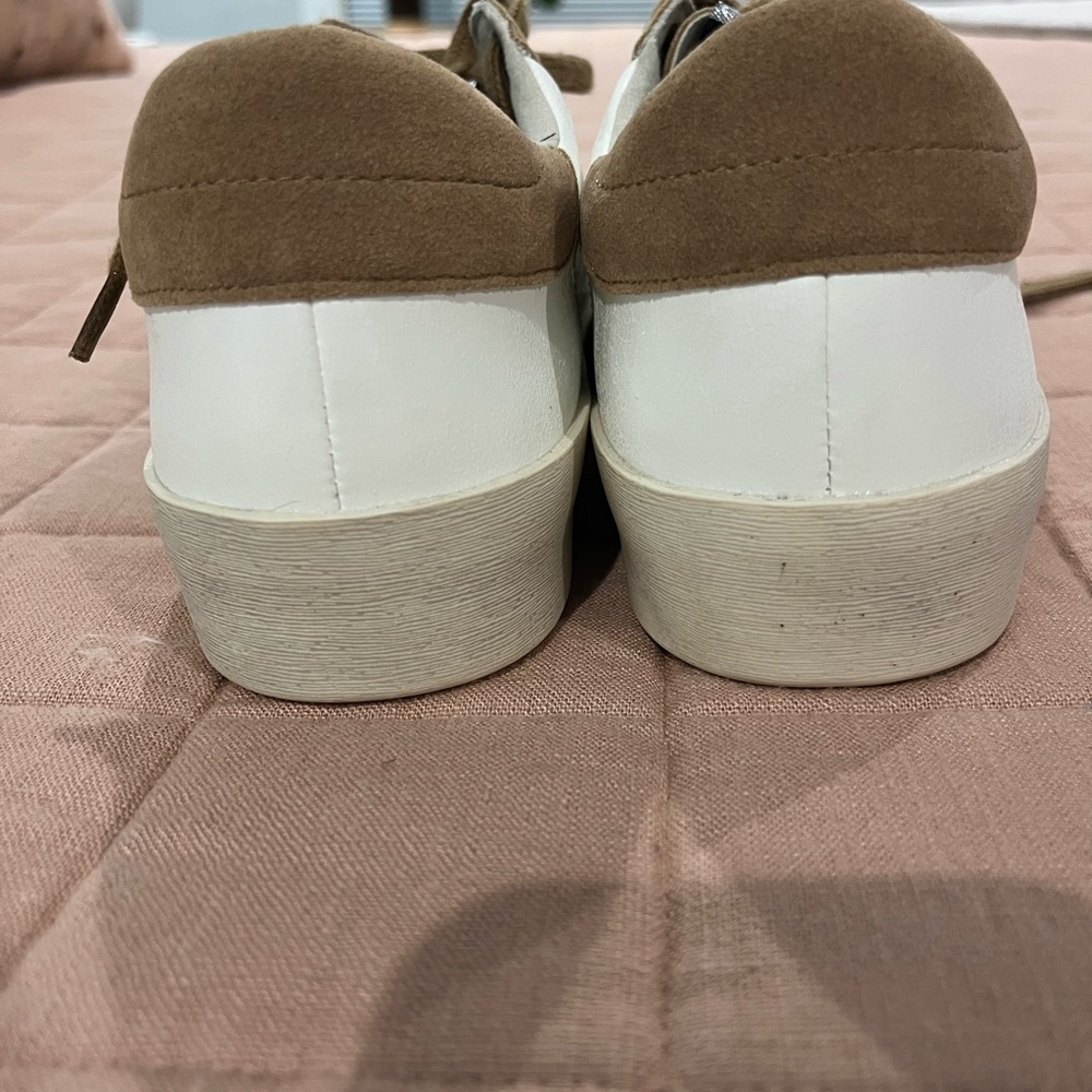 Mi.iM White and Brown Sneakers with Black Star & Hair on toe of shoe - Picture 5 of 10